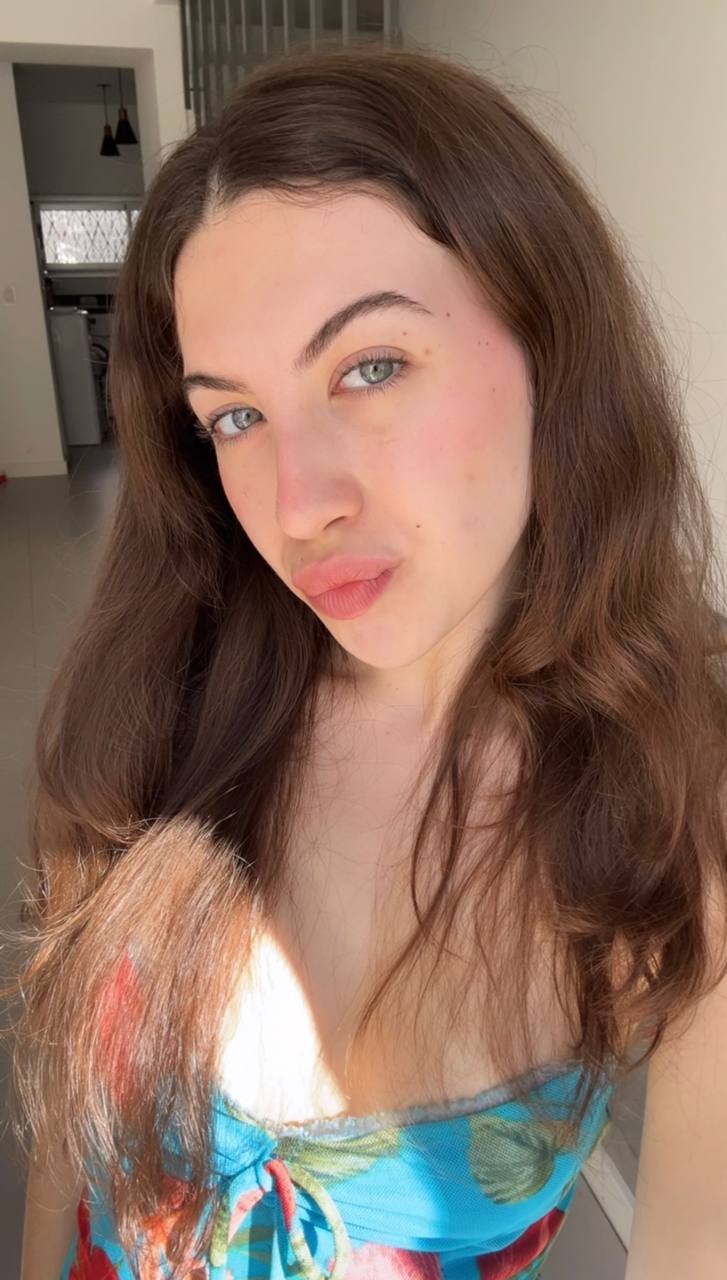 Nude girl Amber in Barcelona