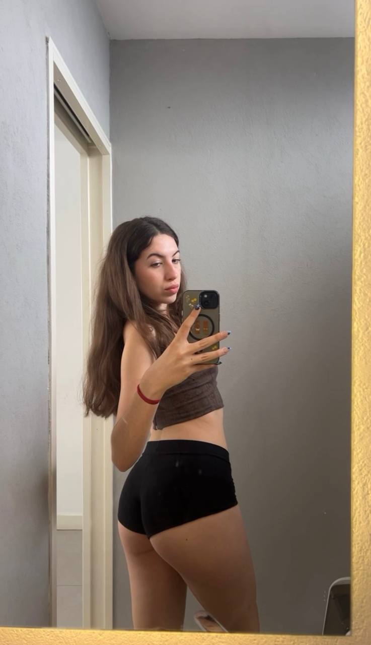 Amber in her underwear in Barcelona