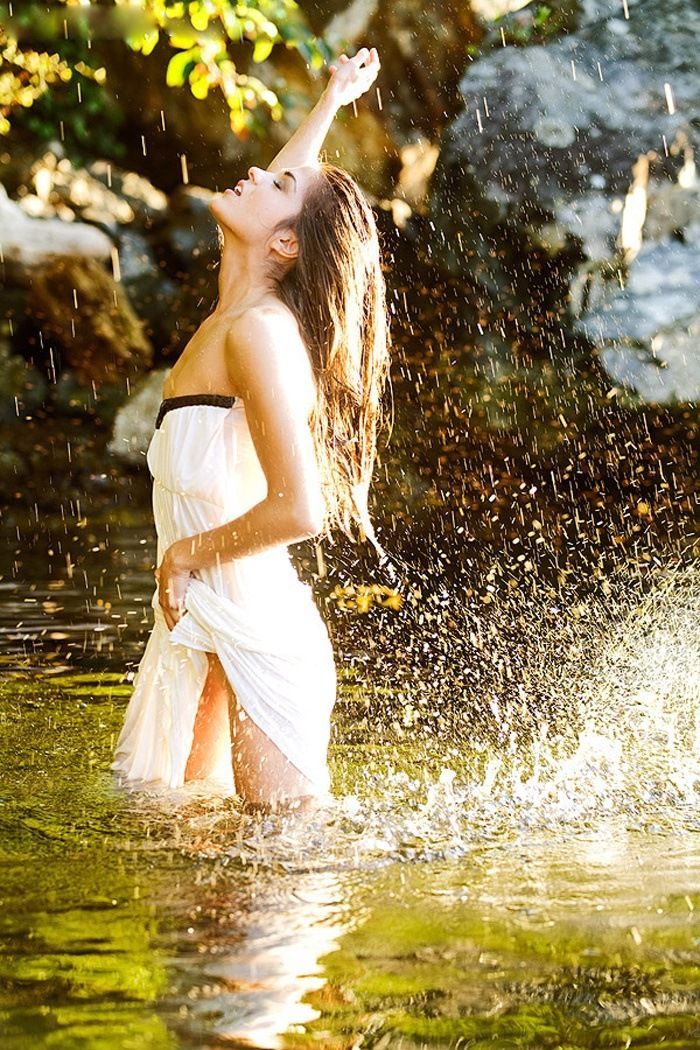 Marie Avgeropoulos in Barcelona