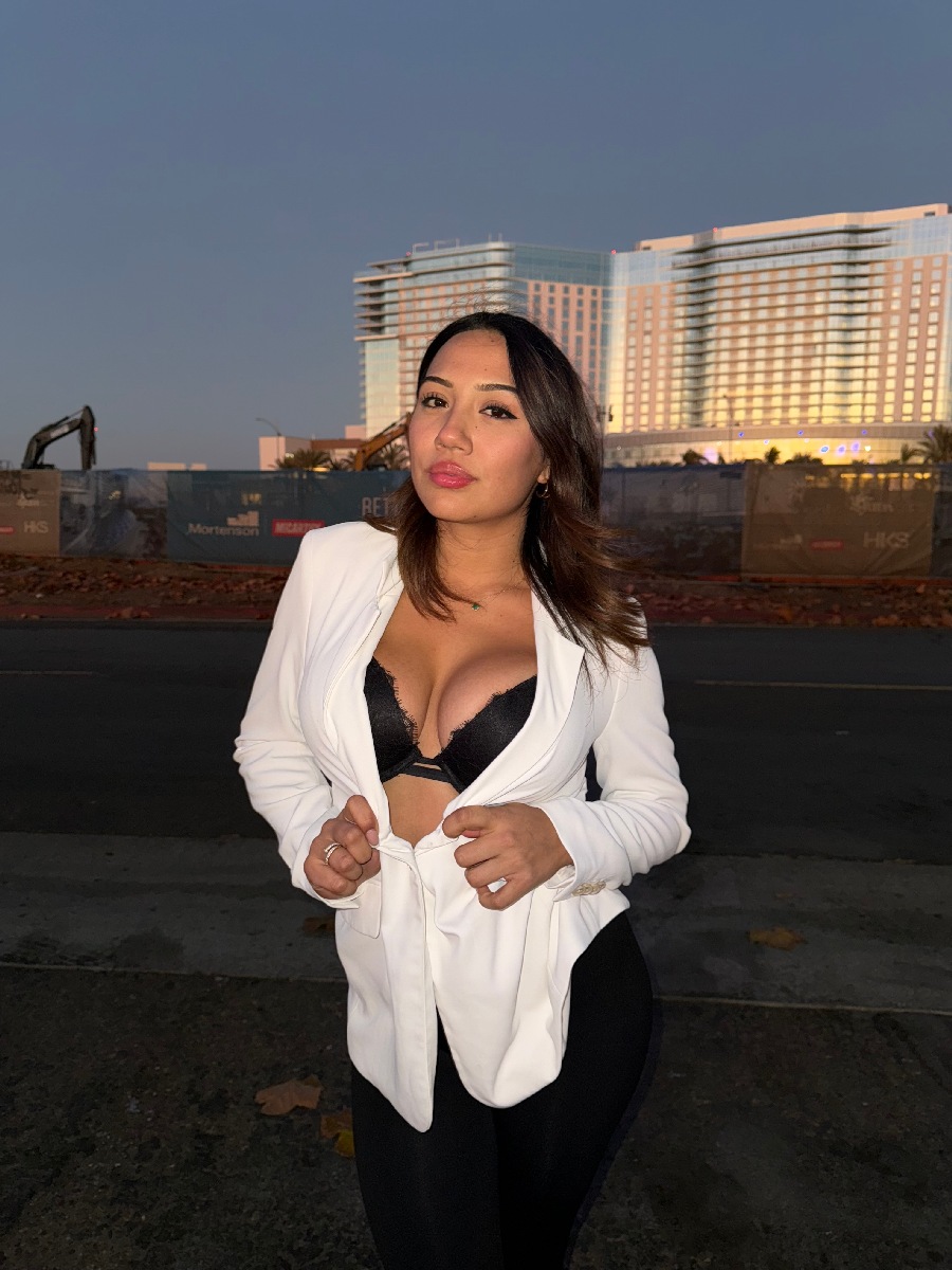 Take a pause and enjoy Ali Cruz — streaming from Barcelona