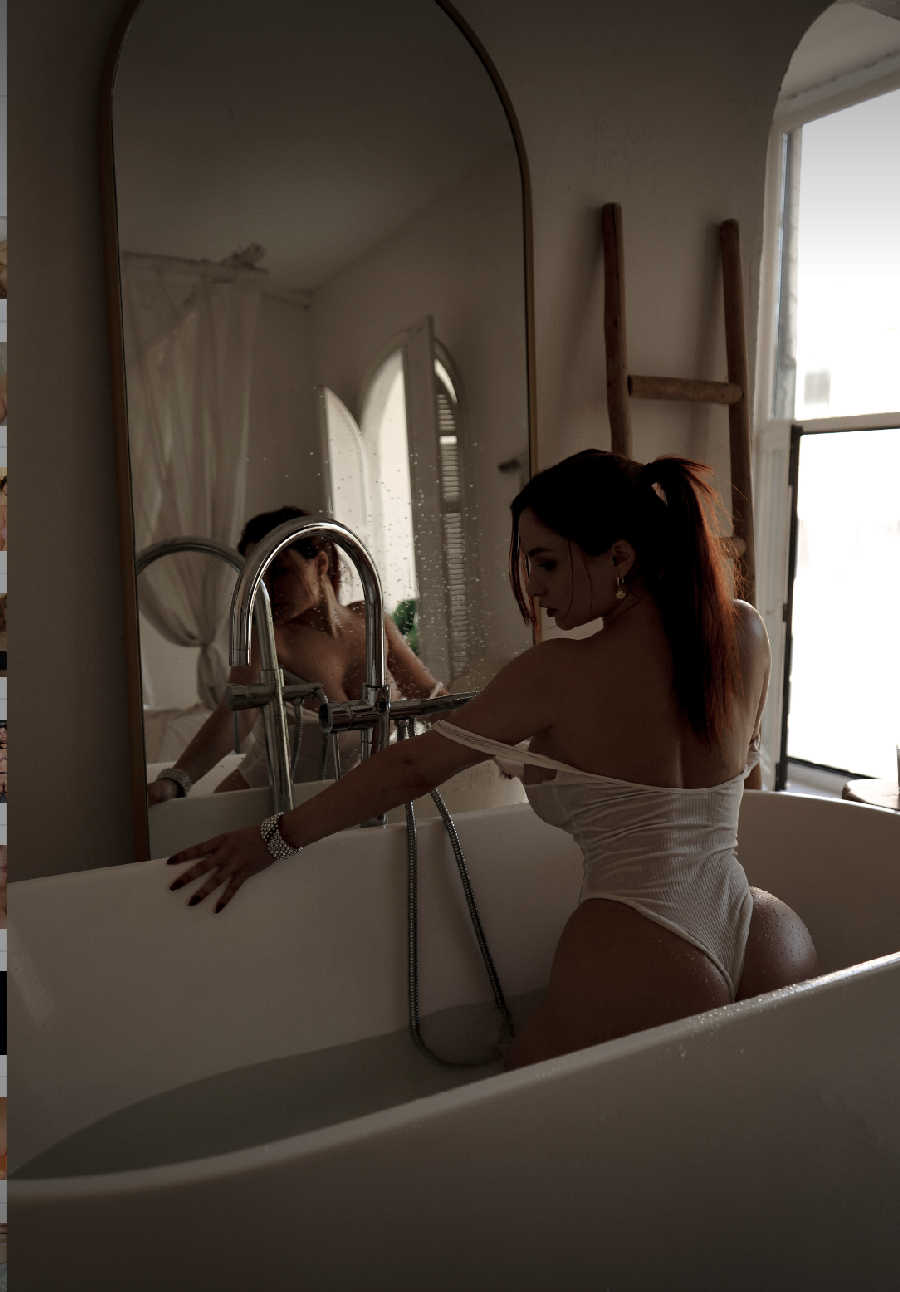 A playful frame from Miranda Faith nude — online in Barcelona