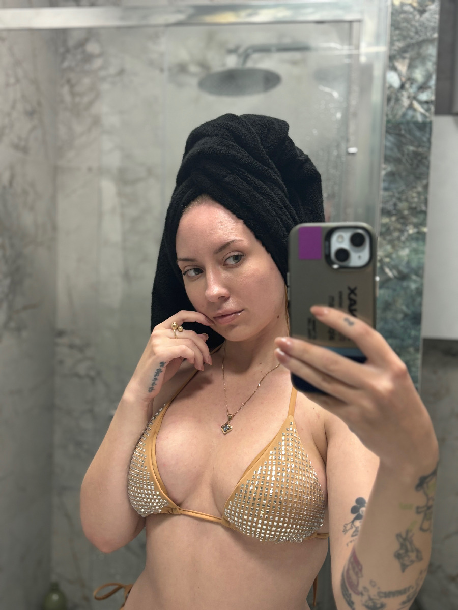 Nude girl KateV in Barcelona