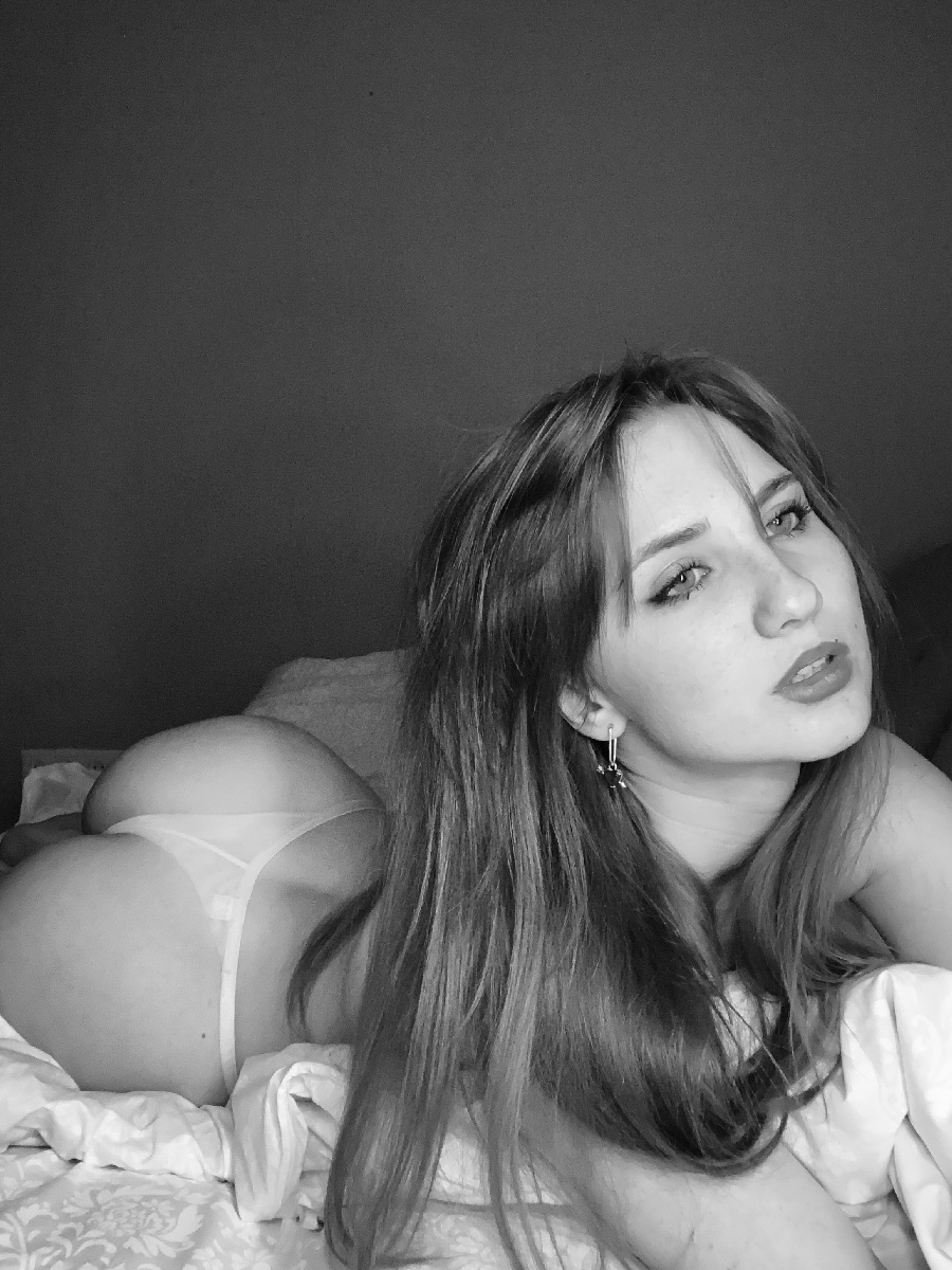 Take a pause and enjoy Nata nude — streaming from Barcelona