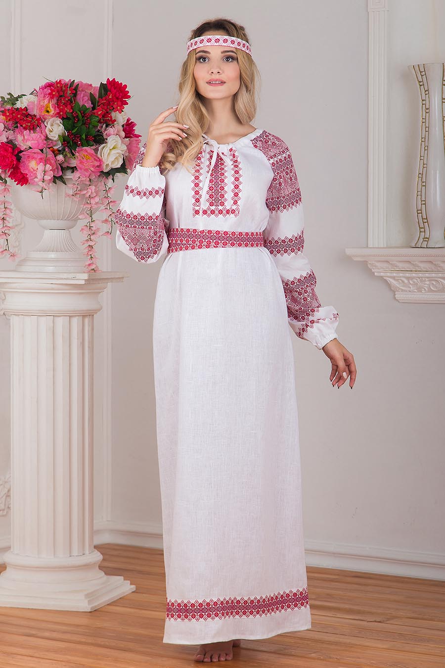 Women in Slavic costumes in Barcelona