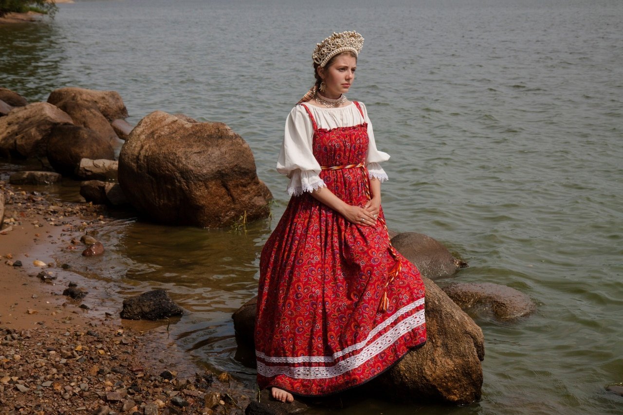Women in Slavic costumes in Barcelona