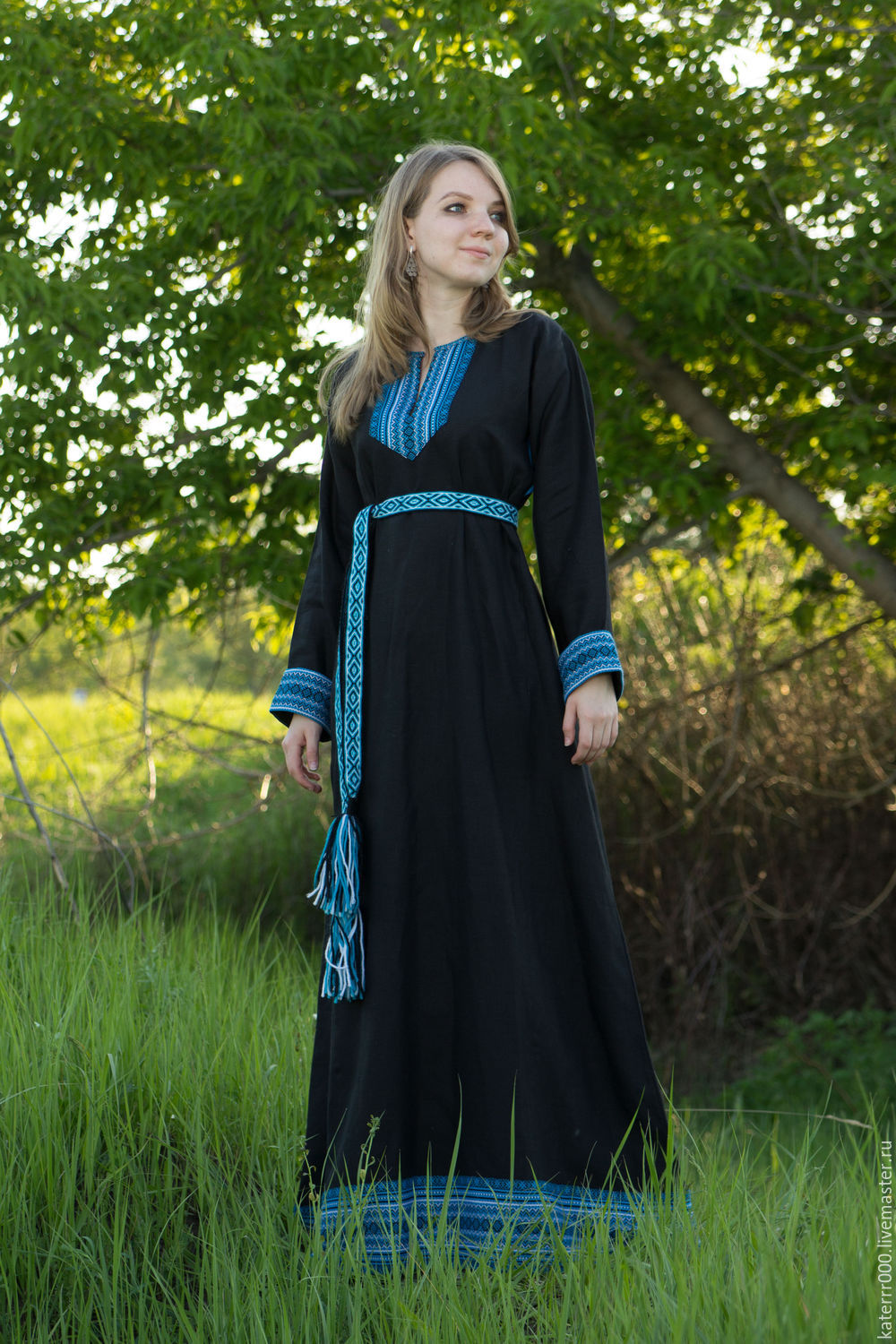 Women in Slavic costumes in Barcelona