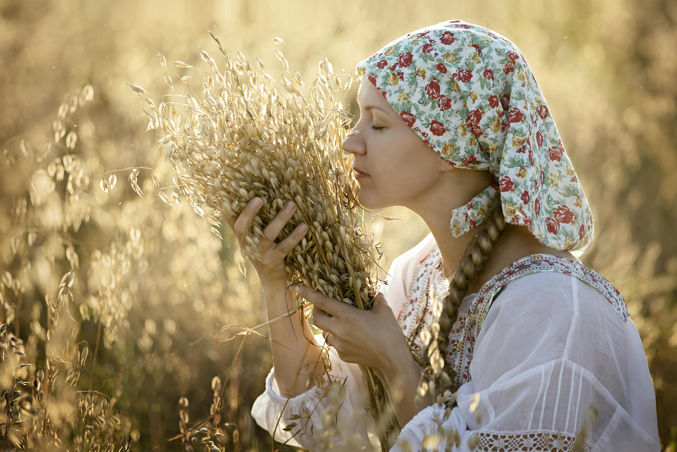 Photo Women in Slavic costumes in Barcelona