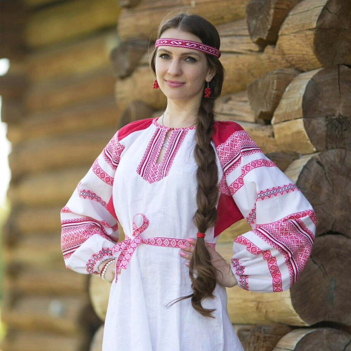 Girls in Slavic costumes in Barcelona