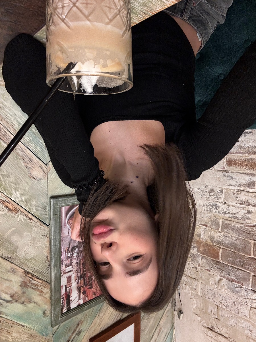 Fresh photos, fresh mood — Tina online in Barcelona